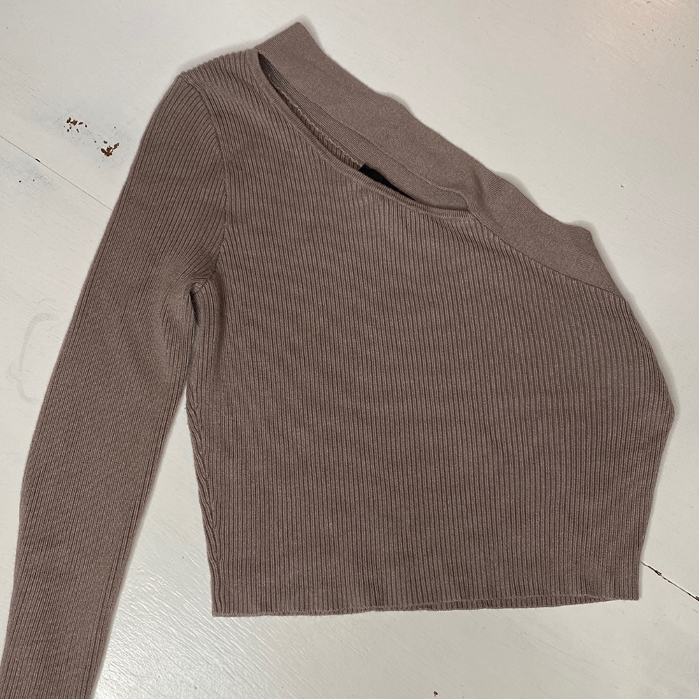 Express One Shoulder Long Sleeve
